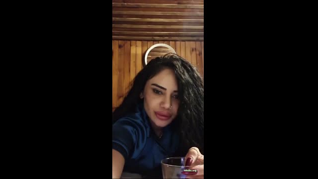 Mavi Bluzla Ayak Sovu Yapiyor · Naz Mila İfşa - Türk İfşa